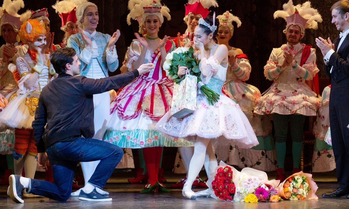 «Все девочки плакали». Известную в Петрозаводске балерину из Японии позвали замуж на сцене Музтеатра