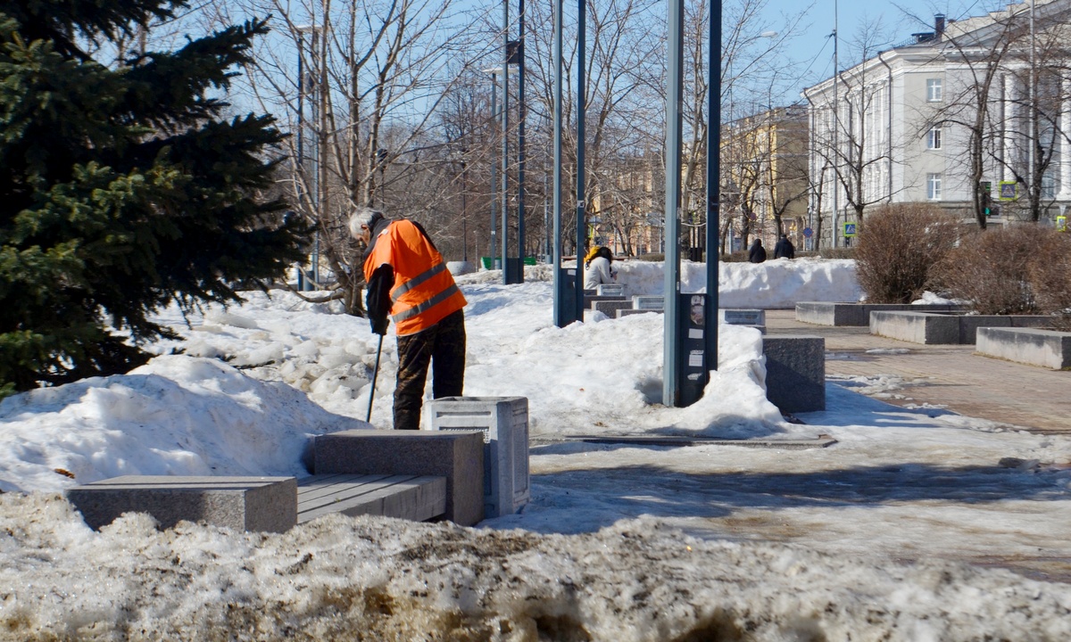 Директора УК в Петрозаводске приговорили к обязательным работам за  неубранный подъезд