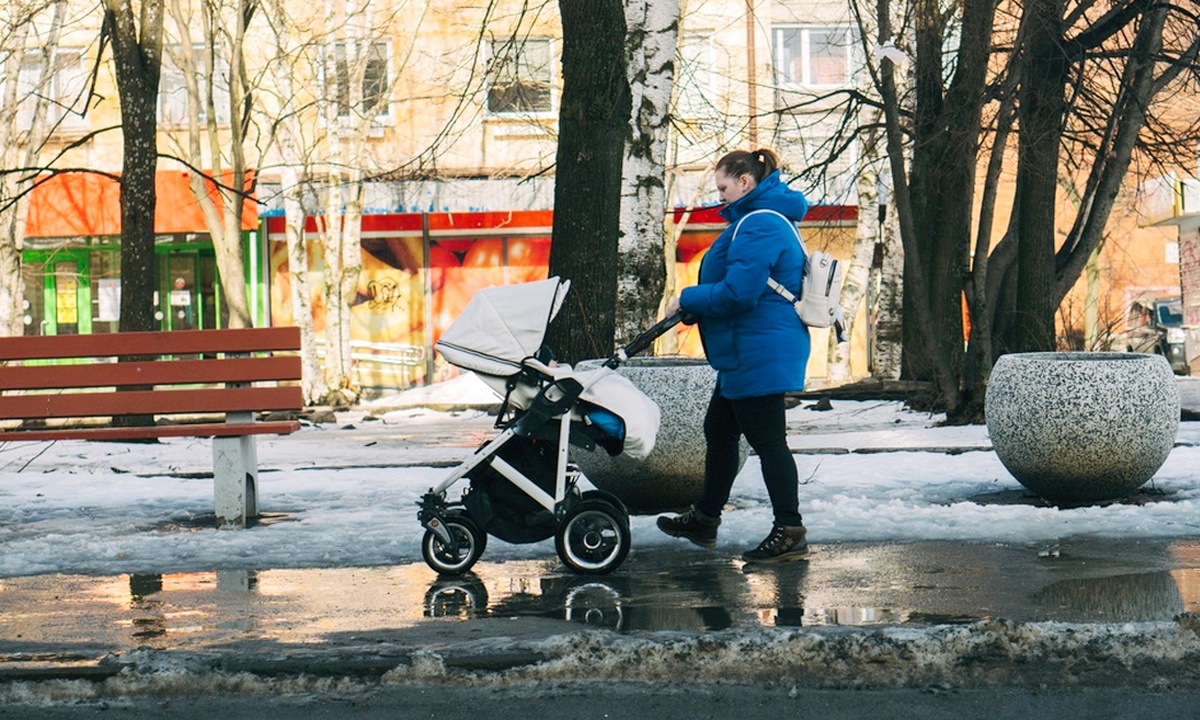 В Карелии молодым матерям выплатят по 100 тысяч рублей