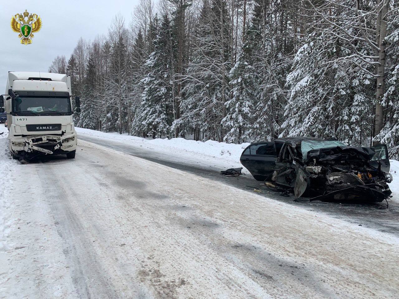 Двое мужчин погибли в Карелии, вылетев на «Тойоте» на встречку