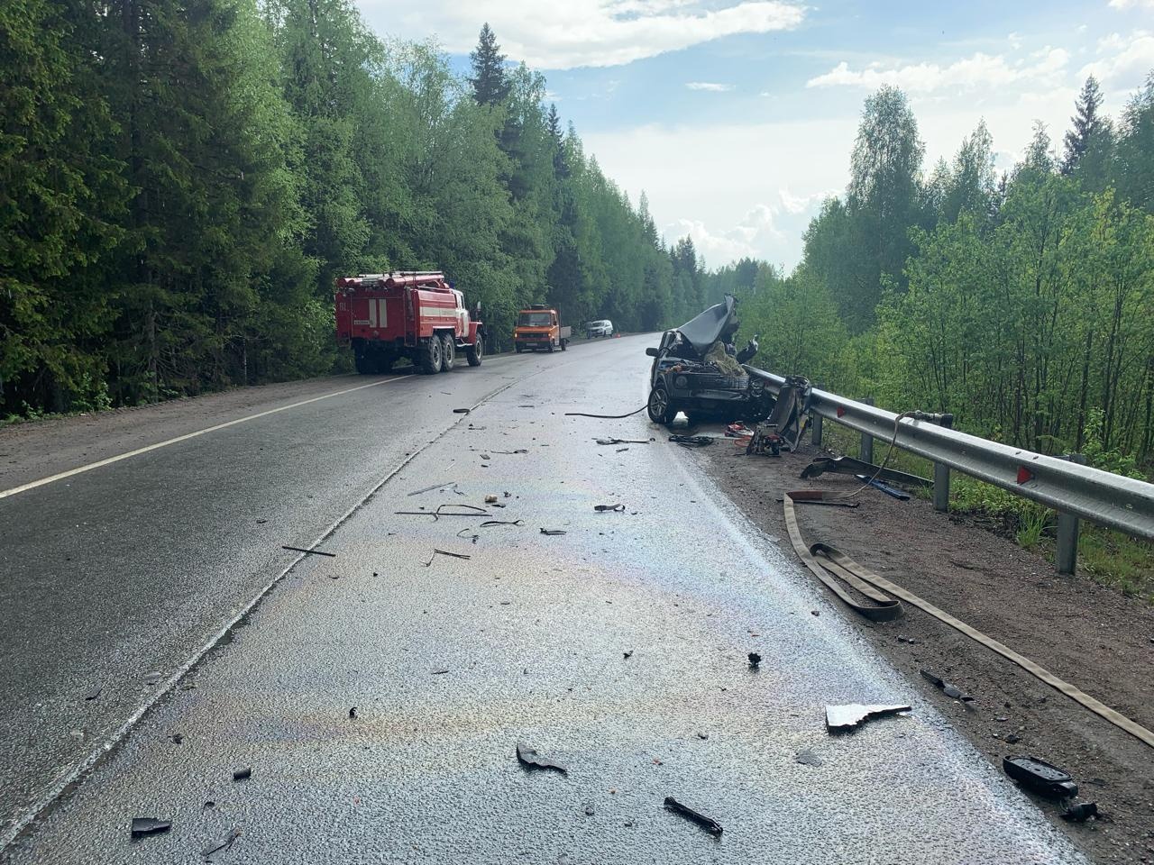 Человек погиб в страшном ДТП с грузовиком в Карелии