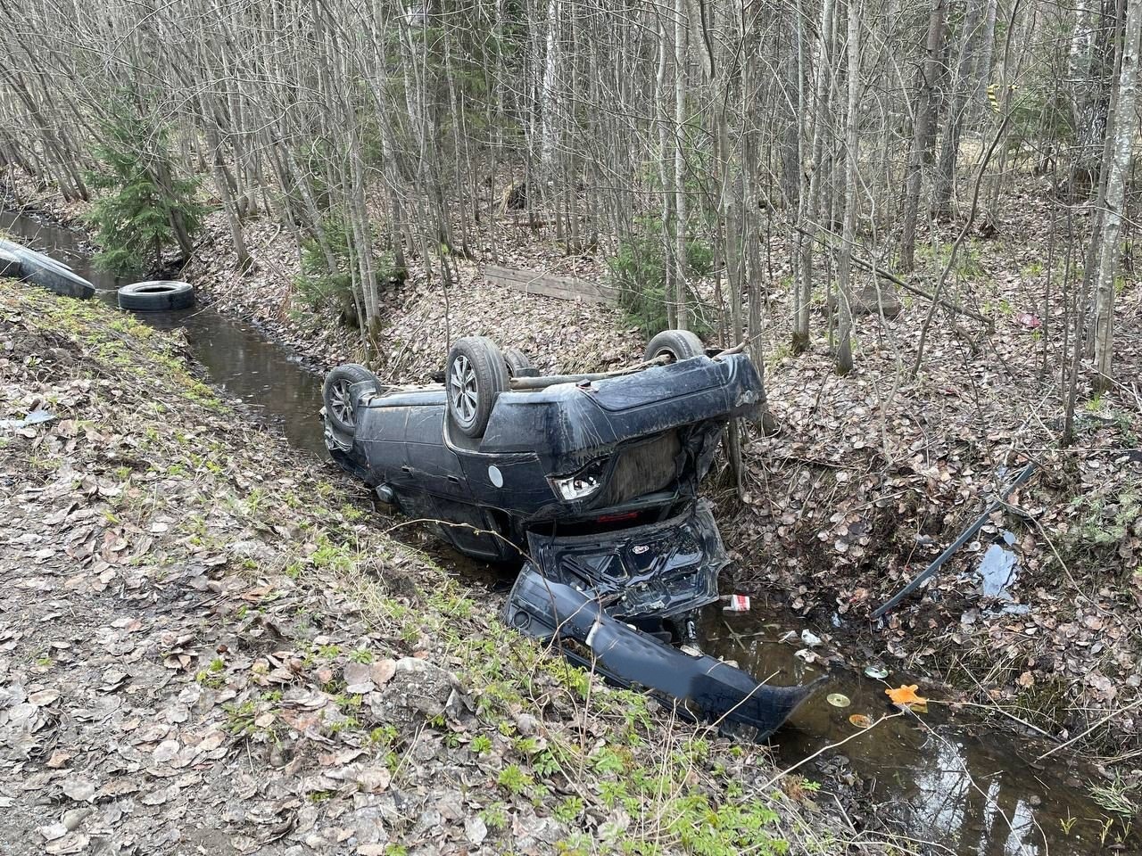 В Карелии автомобиль опрокинулся после «слепого обгона»