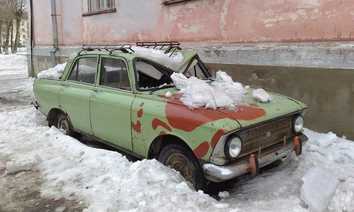 Житель Петрозаводска будет платить по 2 тысячи в день, пока не уберет машину со двора