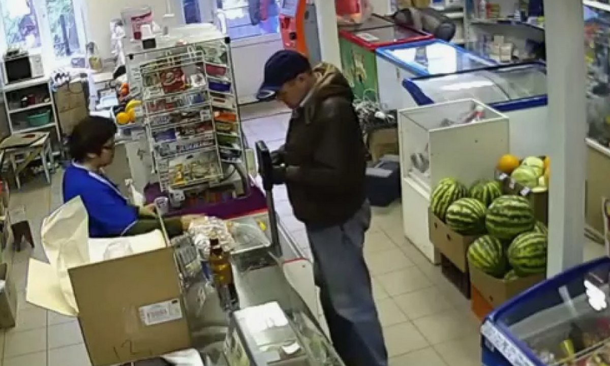 В Карелии задержали двух мужчин за мат в магазине