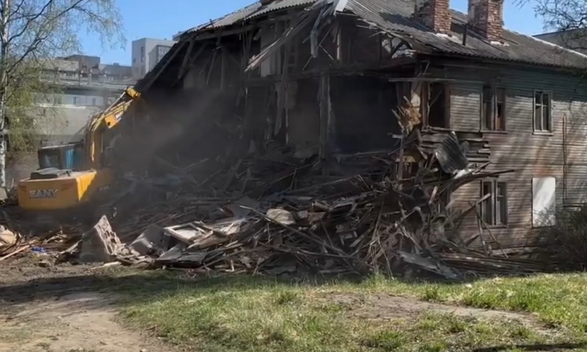 В Петрозаводске наконец-то сносят дома, которые регулярно поджигали |  20.05.2024 | Новости Петрозаводска - БезФормата