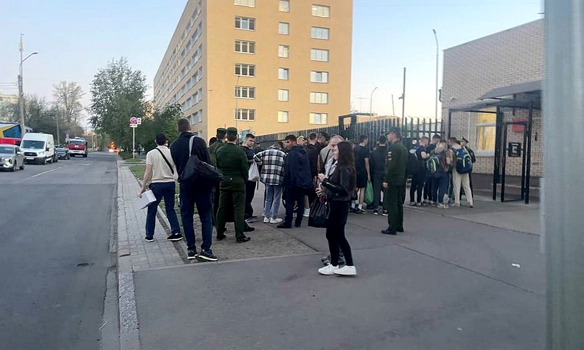 В Санкт-Петербурге семеро военных пострадали при взрыве снаряда