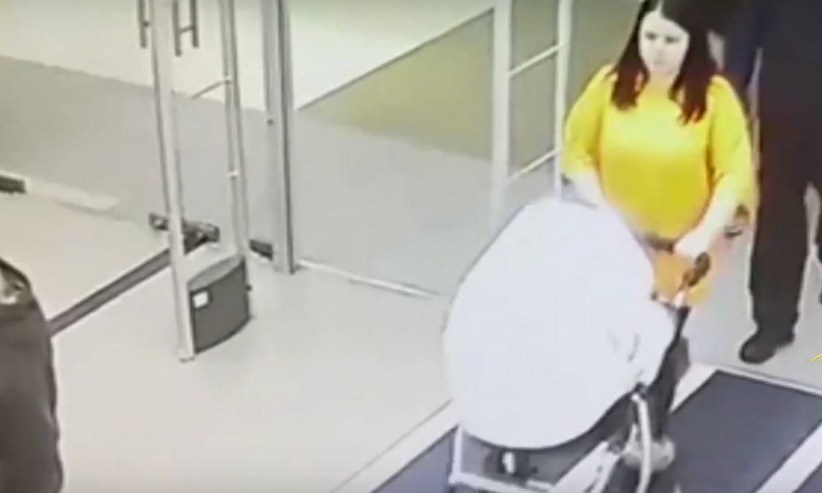 У женщины пытались отобрать маленького ребенка в торговом центре Петрозаводска