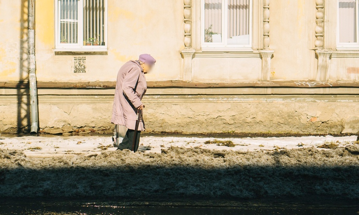 В Петрозаводске незнакомцы истязали 77-летнюю бабушку: ее избили, отобрали паспорт и деньги