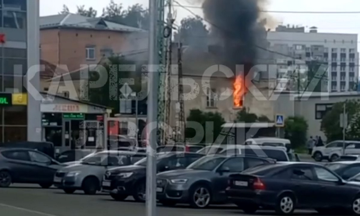 В Петрозаводске снова полыхал деревянный дом | 12.06.2024 | Новости  Петрозаводска - БезФормата