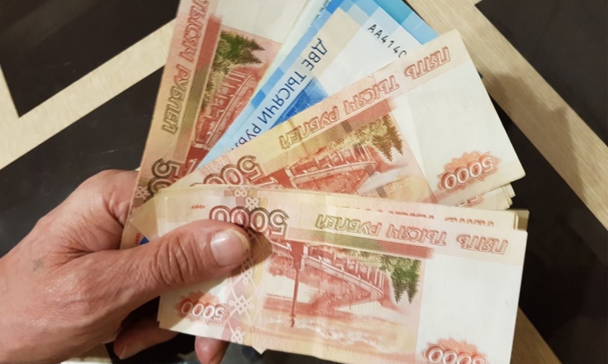 Карельский чиновник выписал себе премий на 400 тысяч рублей