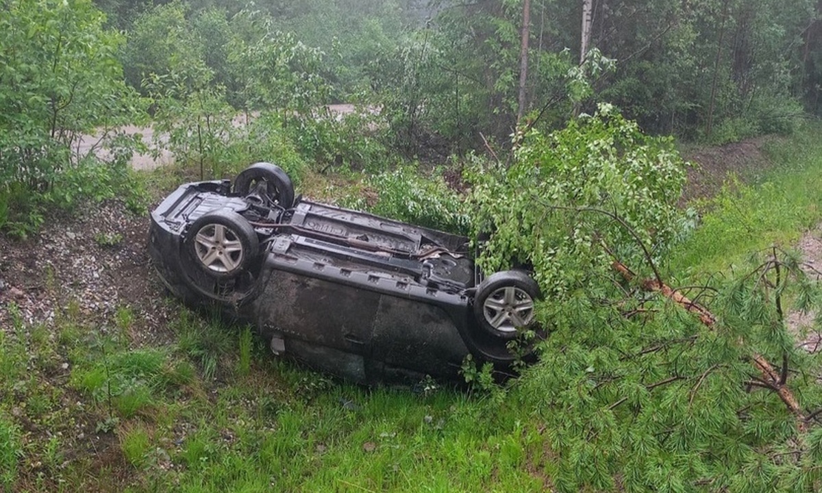 В Карелии 15-летняя девочка устроила страшное ДТП: машина перевернулась