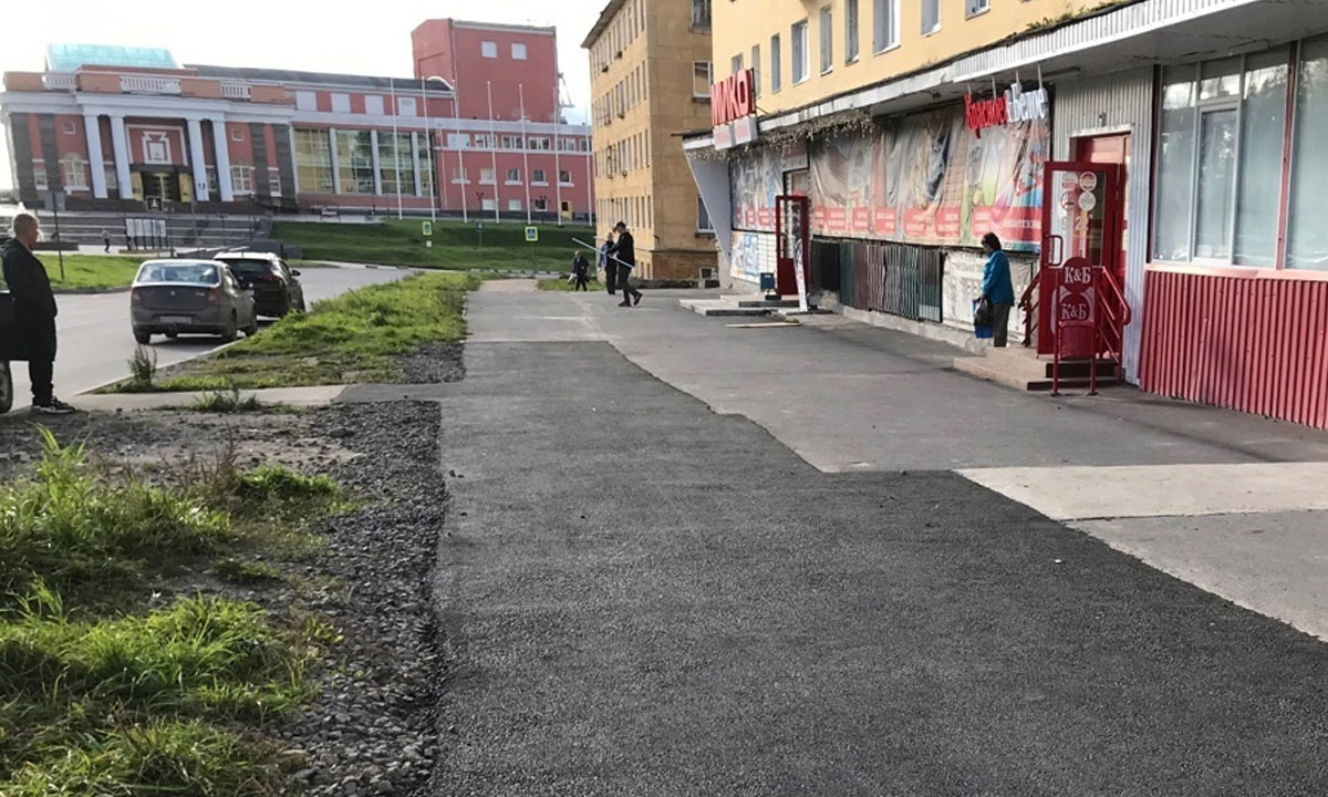 В Карелии женщина засудила чиновников из-за кривой плитки на тротуаре