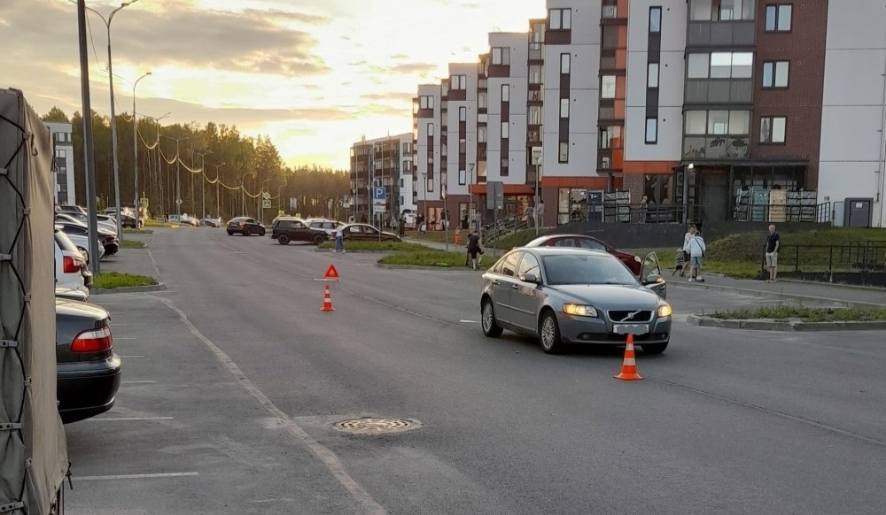 Стало известно, кто был за рулем «Вольво», сбившего девочку в Петрозаводске