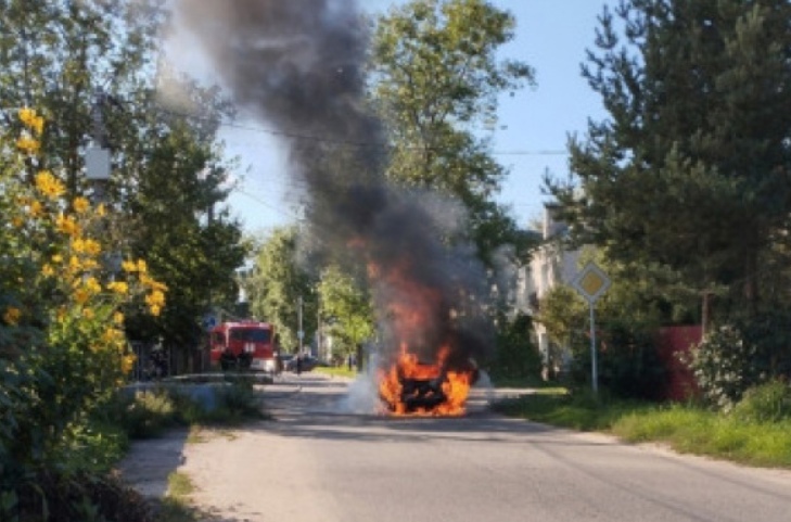 Газовый баллон взорвался в машине перед лицом женщины