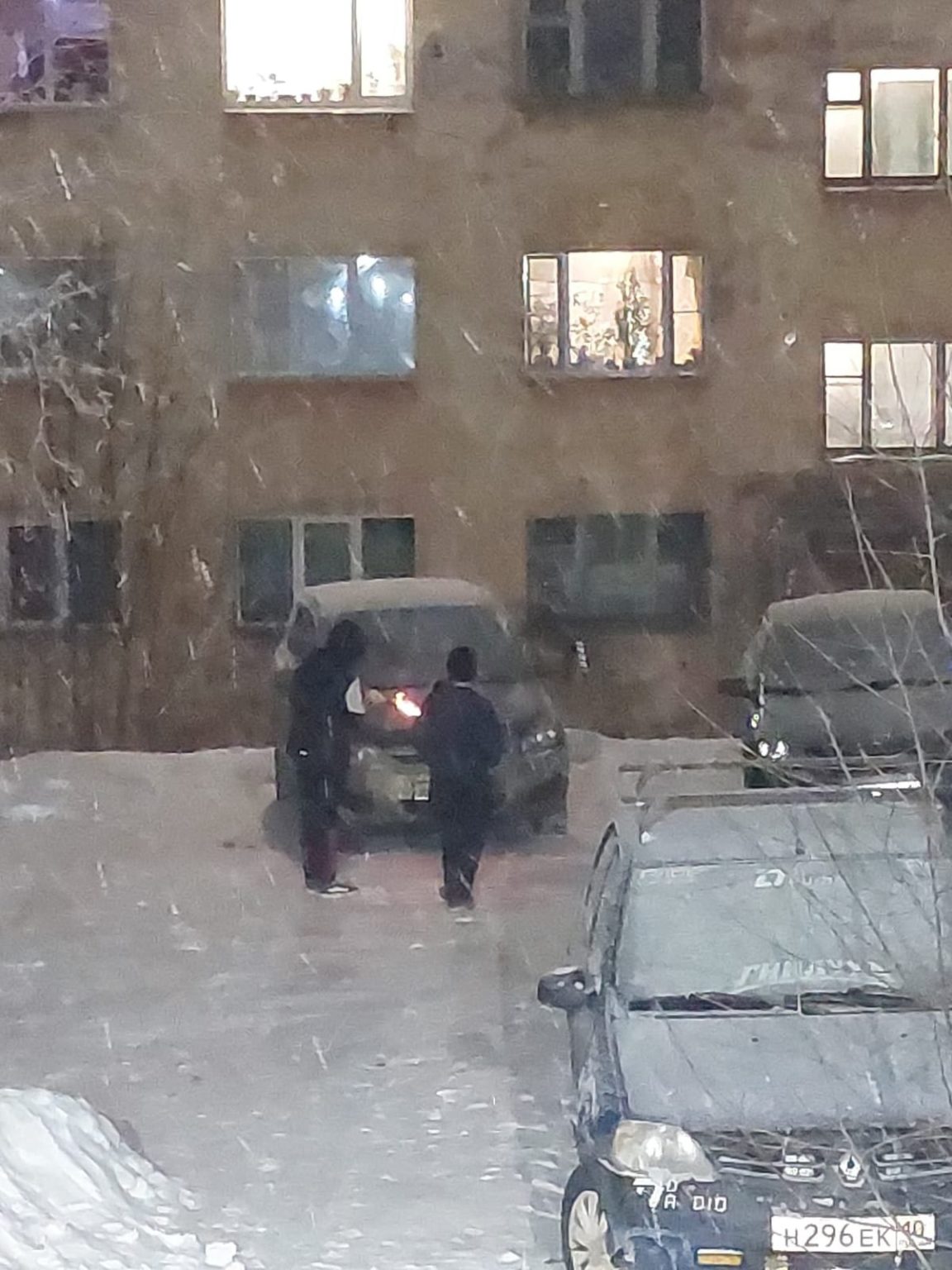 Zажигалка красногвардейская ул 3 иваново фото В Петрозаводске дети забросали факелами помойки и машины