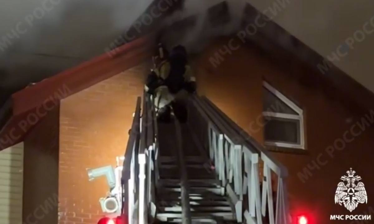 Таунхаус горит в Петрозаводске