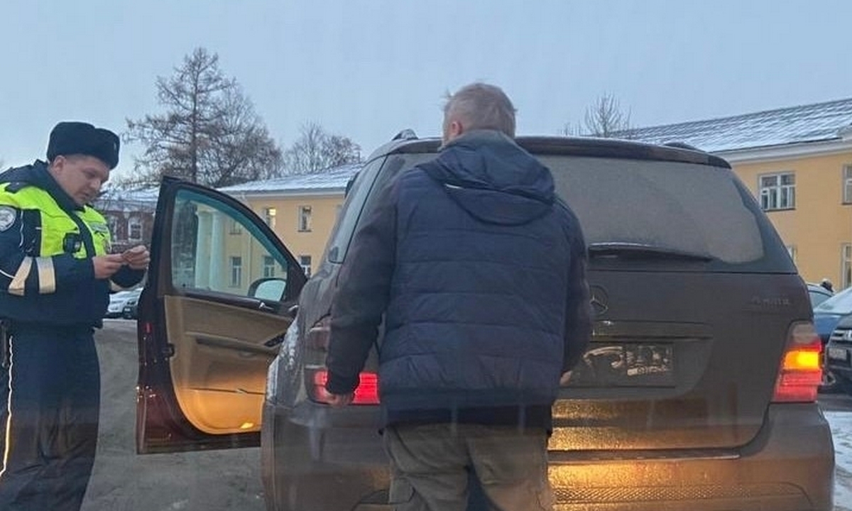 Жителей Карелии штрафуют за грязные машины