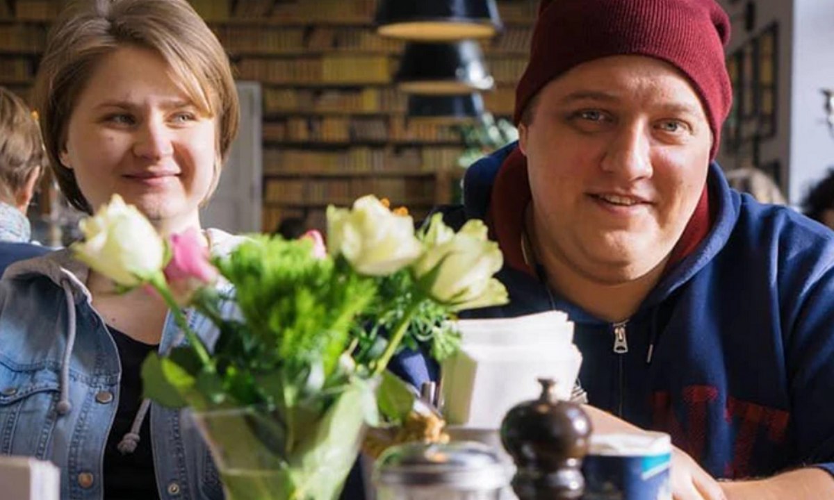 Вдова актера, оставшаяся с тремя детьми, вынуждена продать дом