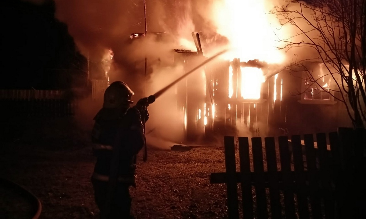 Житель Карелии сумел вытащить человека из горящего дома