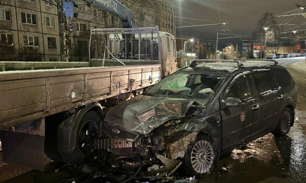 Жесткое ночное ДТП в Петрозаводске: есть пострадавшие