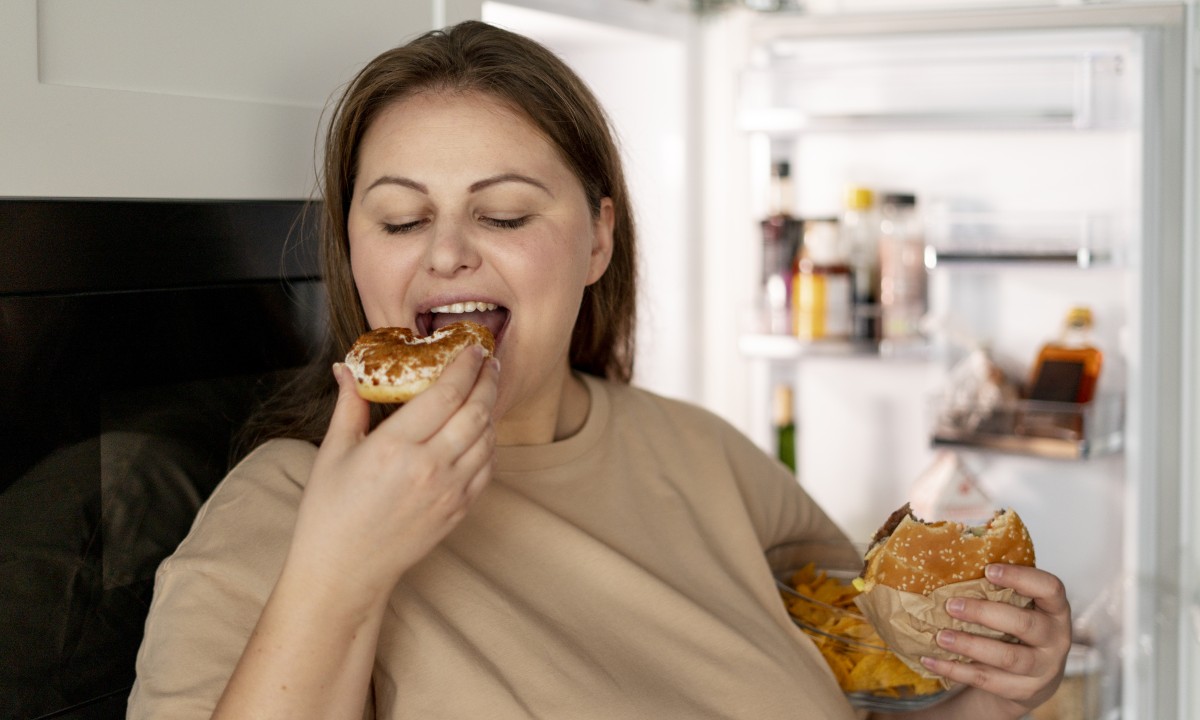 Перечислено, какие продукты провоцируют переедание