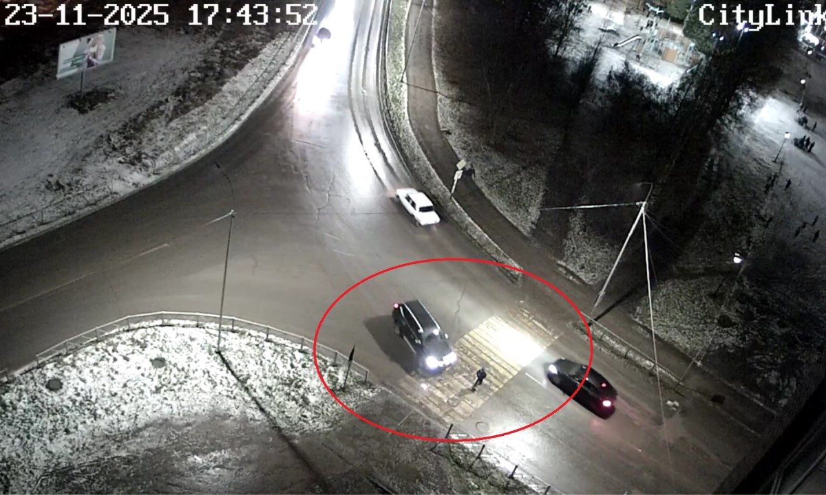 В Карелии внедорожник чуть не снес пешехода на «зебре»