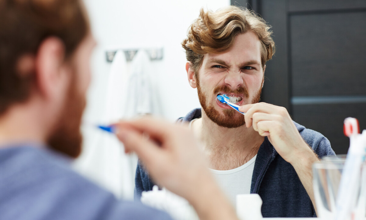 Карельский врач объяснил, почему надо выбросить зубную щетку после ОРВИ