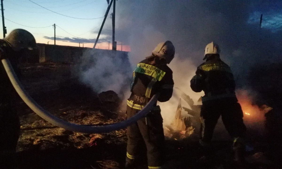 В Петрозаводске загорелся мебельный цех