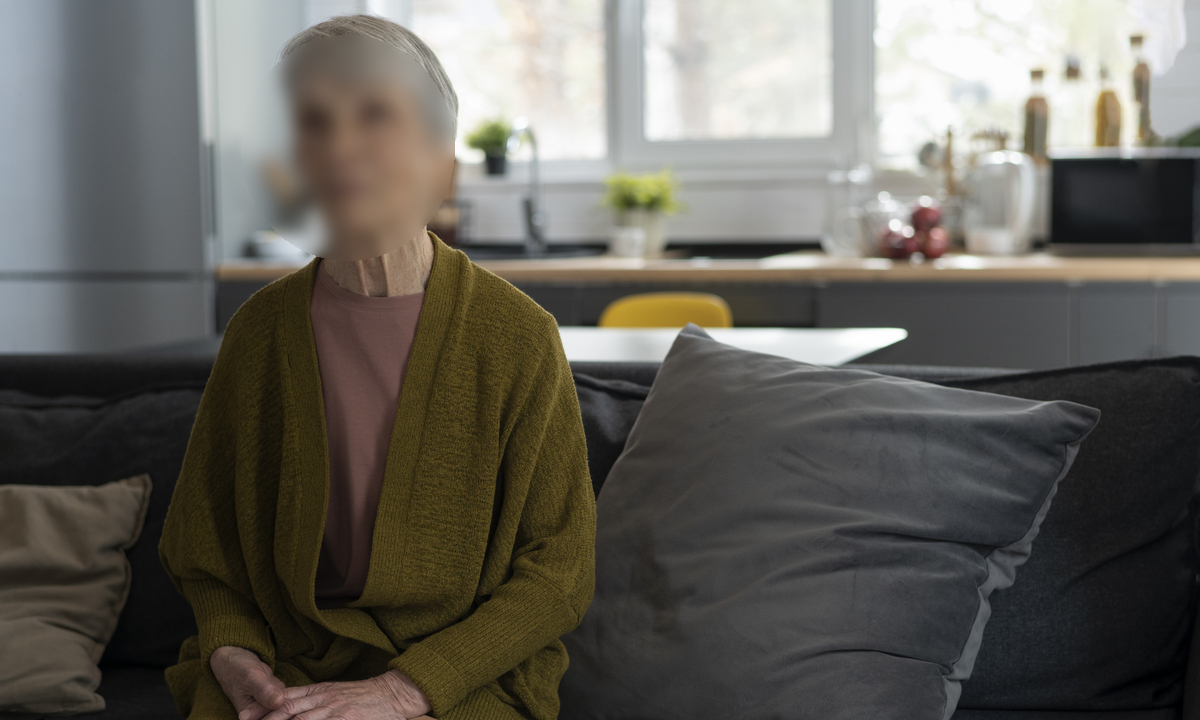 Семья два года не может въехать в квартиру из-за пенсионерки, склонной к притворству