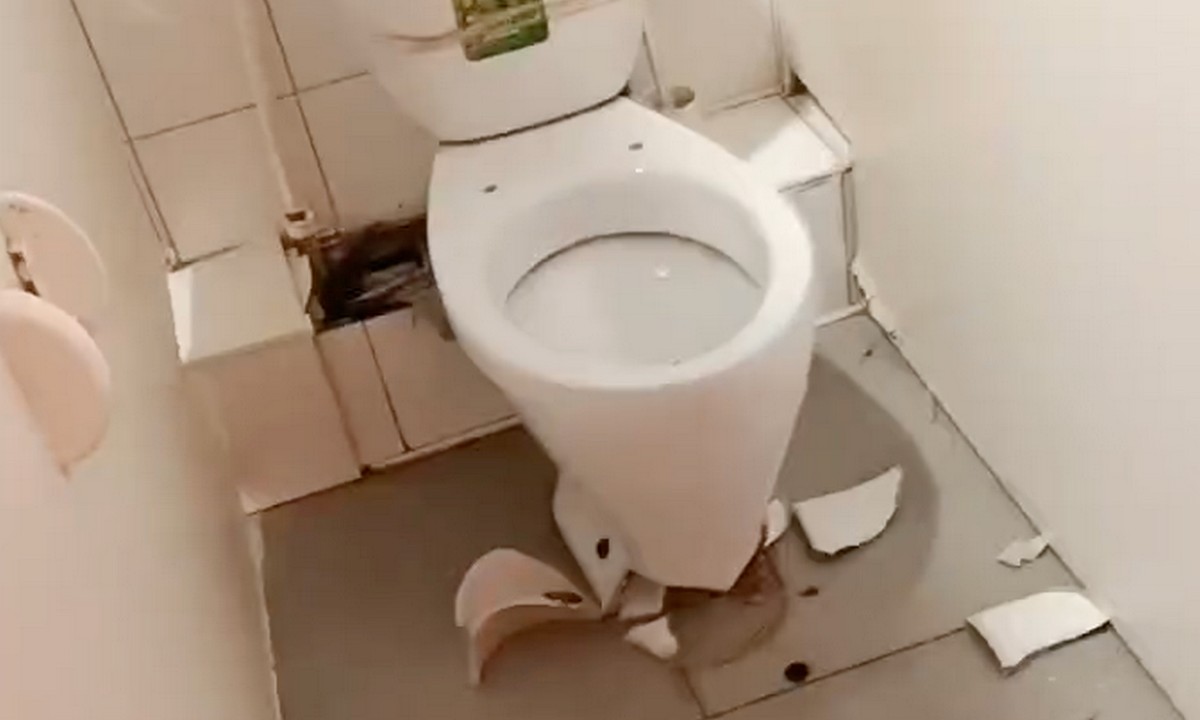 Шестиклассник взорвал школьный туалет