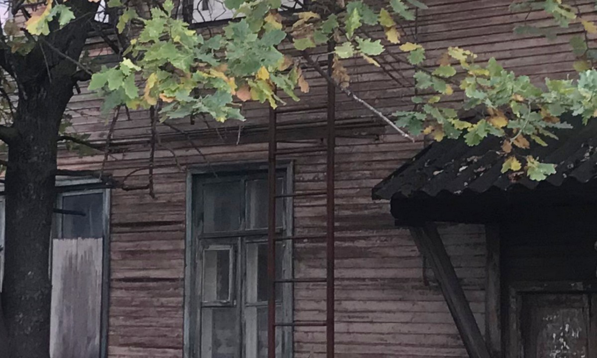 Мэрию Петрозаводска обязали ускорить расселение людей из разваливающегося дома