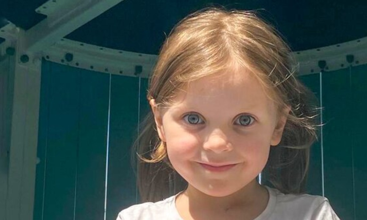 «Плавала лицом вниз»: маленькой Насте Быстровой, которая чуть не утонула в Карелии, нужна наша помощь!