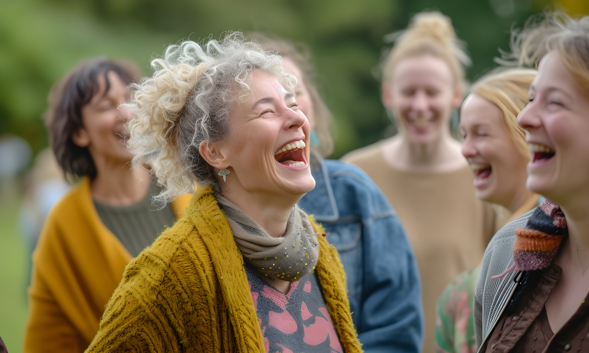 «Поначалу неловко». Врач советует смеяться, даже если вам невесело