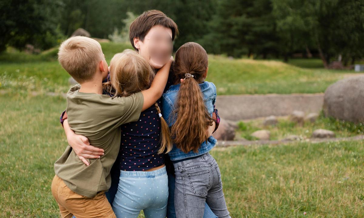 В Карелии многодетный отец, бегавший от детей, внезапно нашел для них деньги