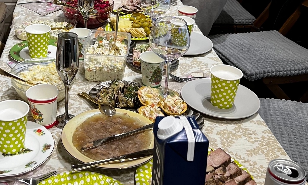 Названо, сколько можно съесть оливье в новогоднюю ночь без вреда для здоровья