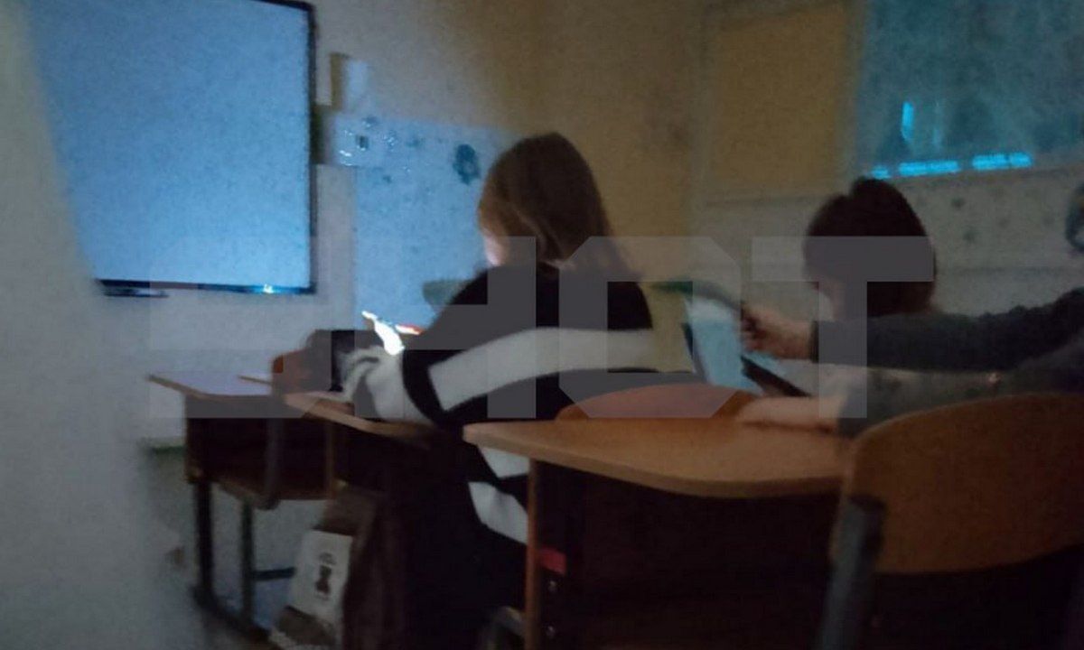 В школах по соседству с Карелией учатся при фонариках