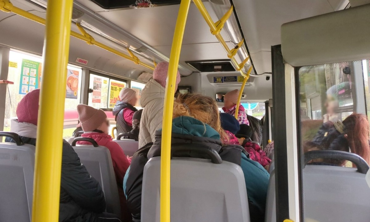 «Можете прикрывать свой рот?». Больные пассажиры массово ездят на маршрутках Петрозаводска