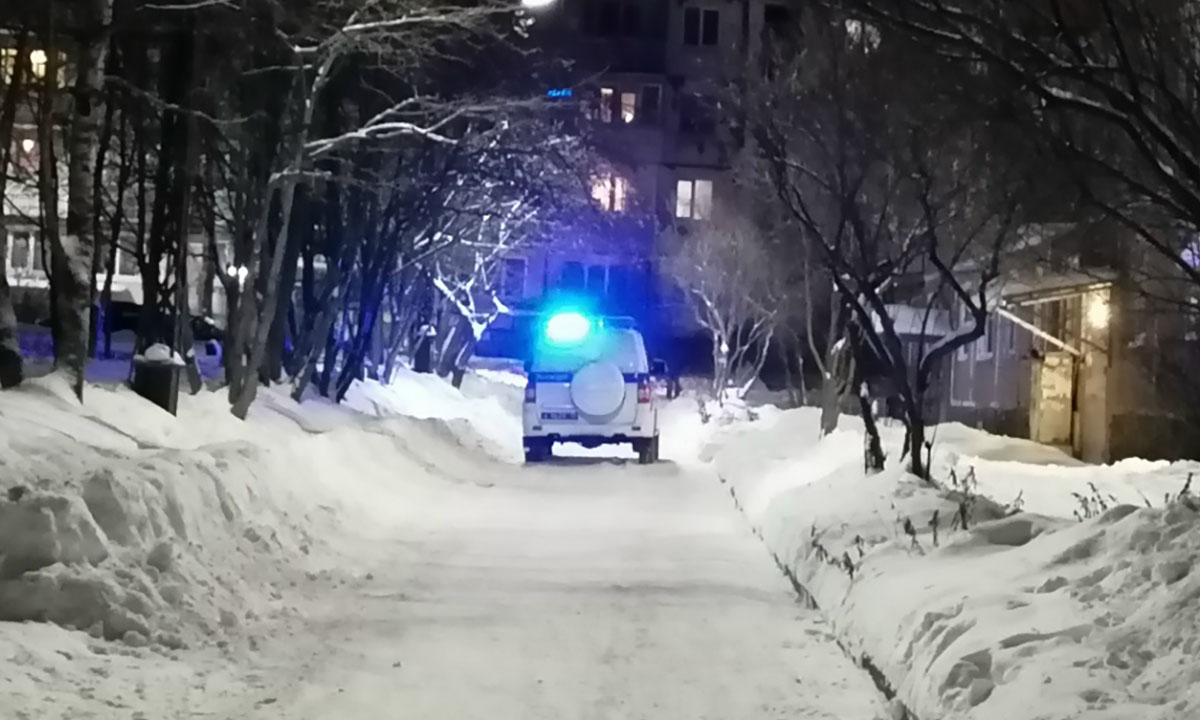 Неизвестный облил девушку кислотой