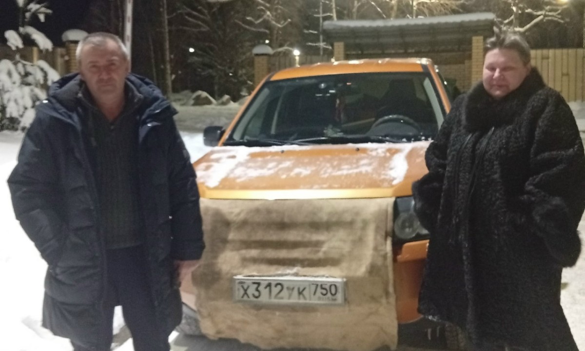 «Мир не без добрых людей!». Семейная пара из Москвы спасла замерзавшую на трассе жительницу Петрозаводска