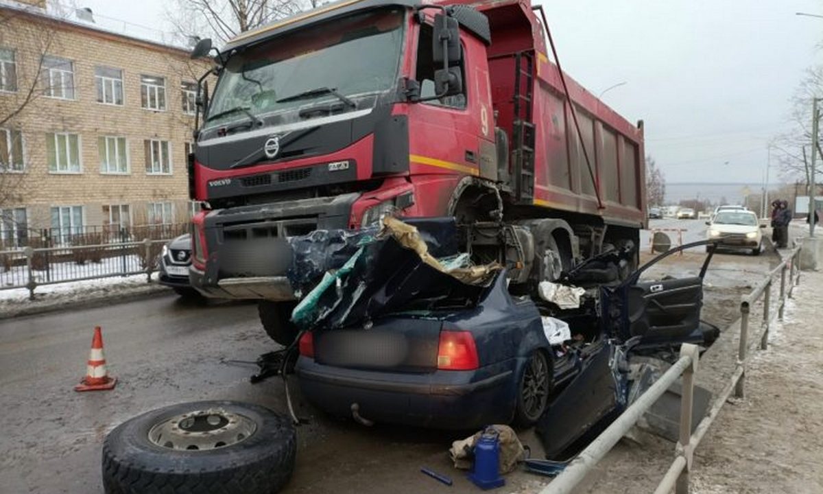 В Петрозаводске родителям погибших в страшной аварии парней компенсируют моральный вред