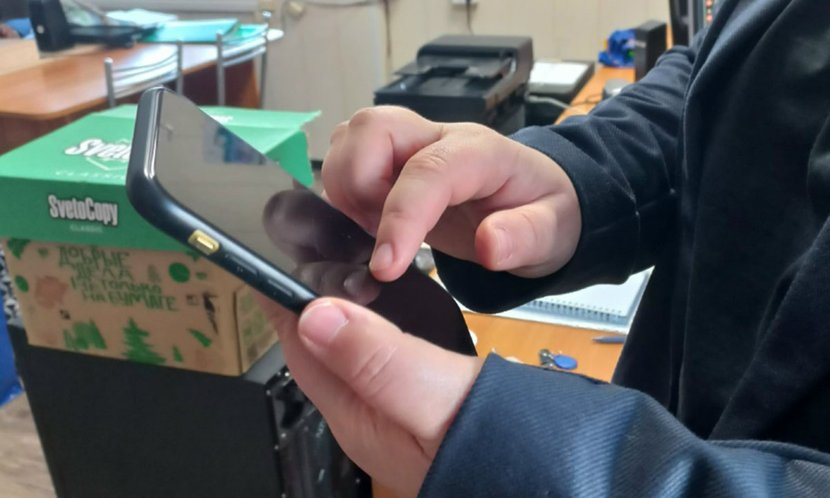 Женщина лишилась миллионов, перейдя по ссылке в домовом чате