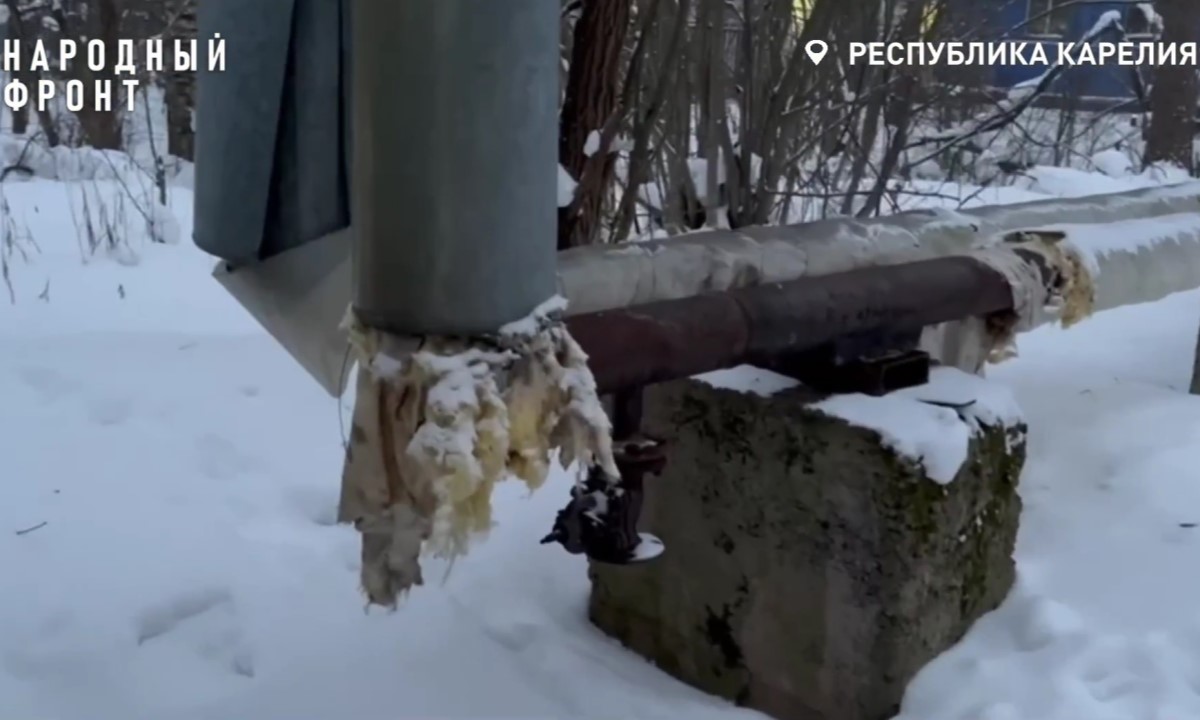 «Уходит в воздух!». В Петрозаводске нашли голые трубы, из-за которых теряется тепло