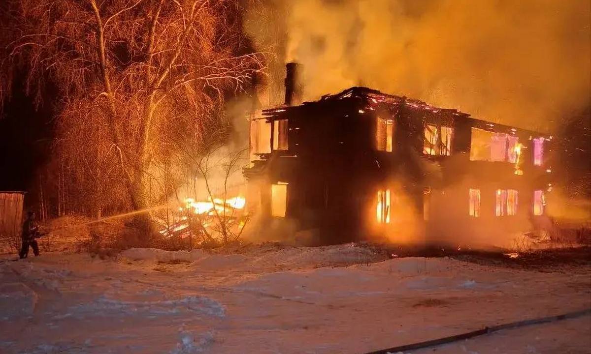 В Карелии дотла сгорел деревянный дом
