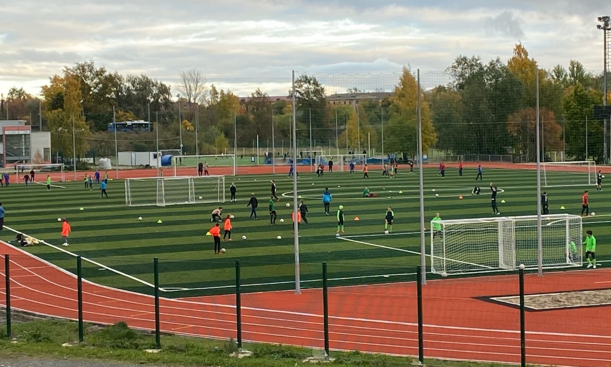 Тренер по совету ИИ заставлял футболистов вставать в пять утра