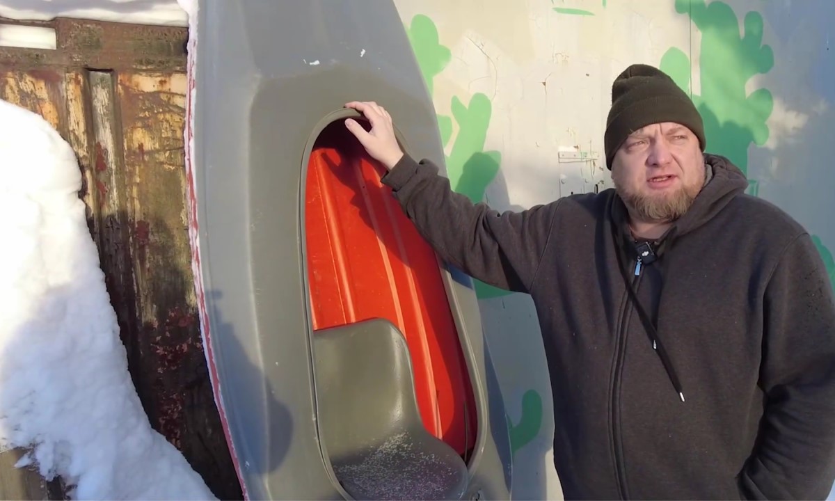 В Карелии общественник продает каяки, чтобы расплатиться с налоговой за патриотический детский грант