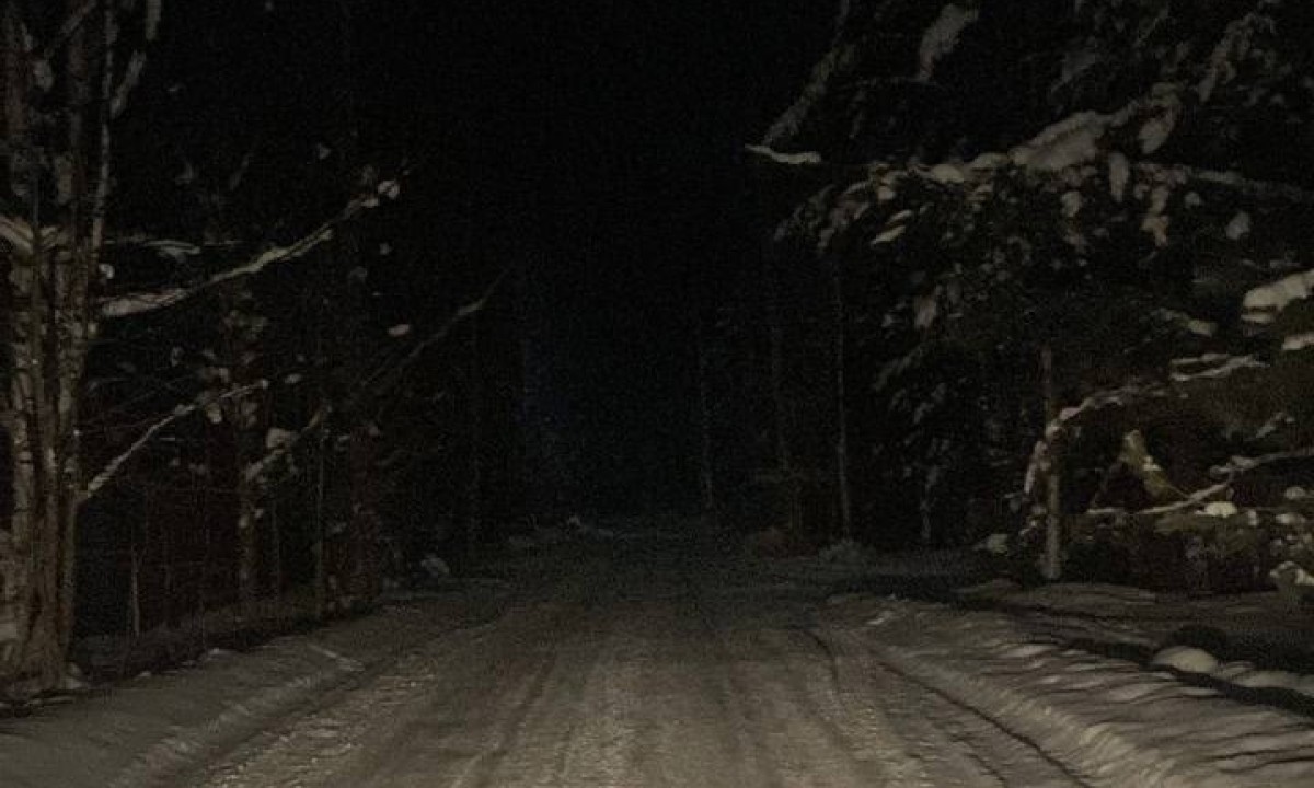 «Жутко». В Карелии ребенок ходит в школу в кромешной тьме