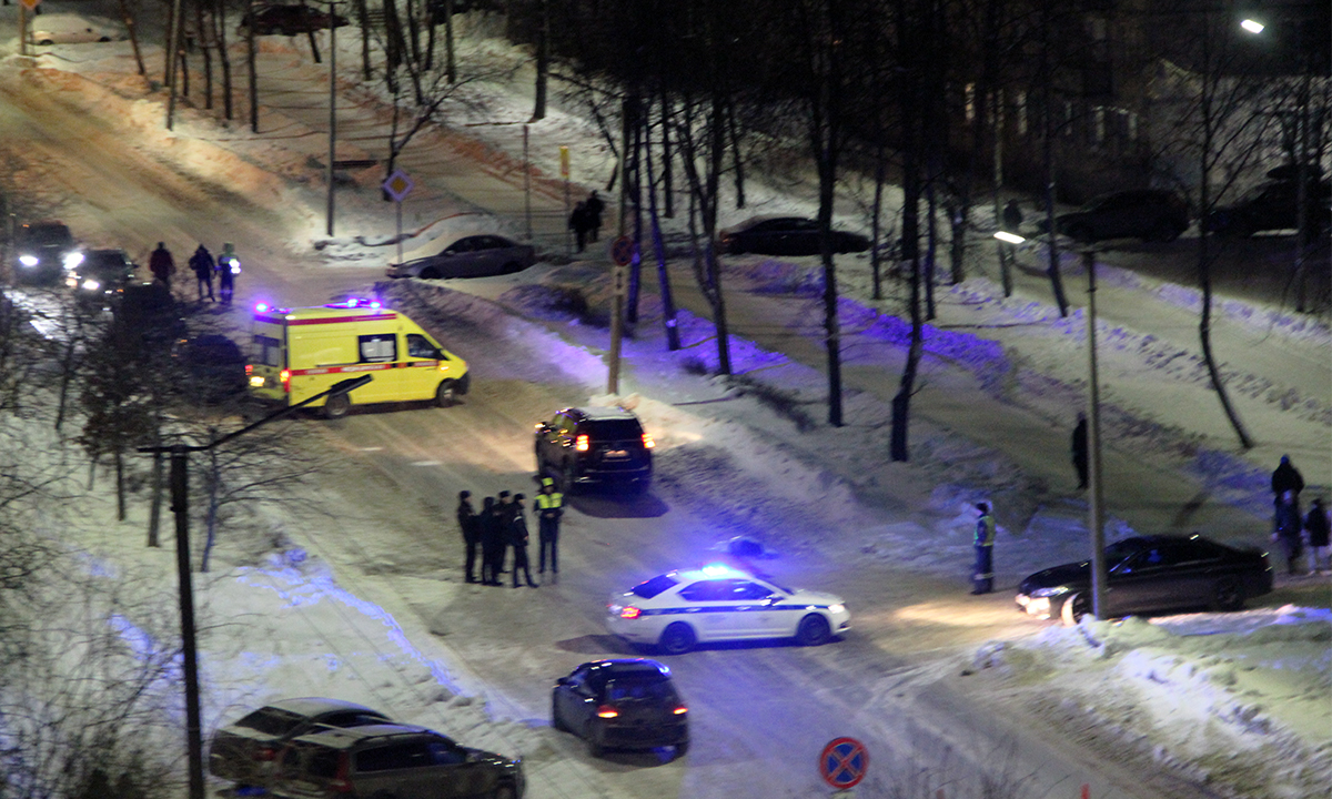 В Петрозаводске женщина-водитель наехала на бабушку, которая поскользнулась: пенсионерка погибла