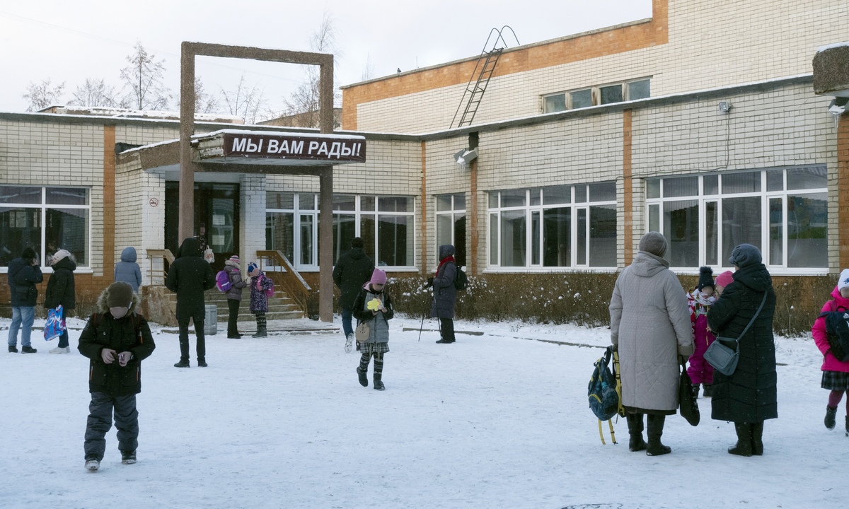 «Погулять некогда». В Госдуме призвали сократить объем домашнего задания в школах