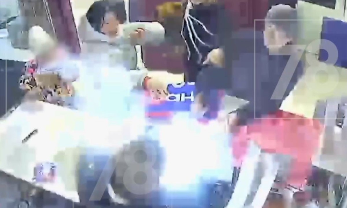 «Сиди смирно!» Мужчина выстрелил в сотрудника Wildberries после замечания о товаре