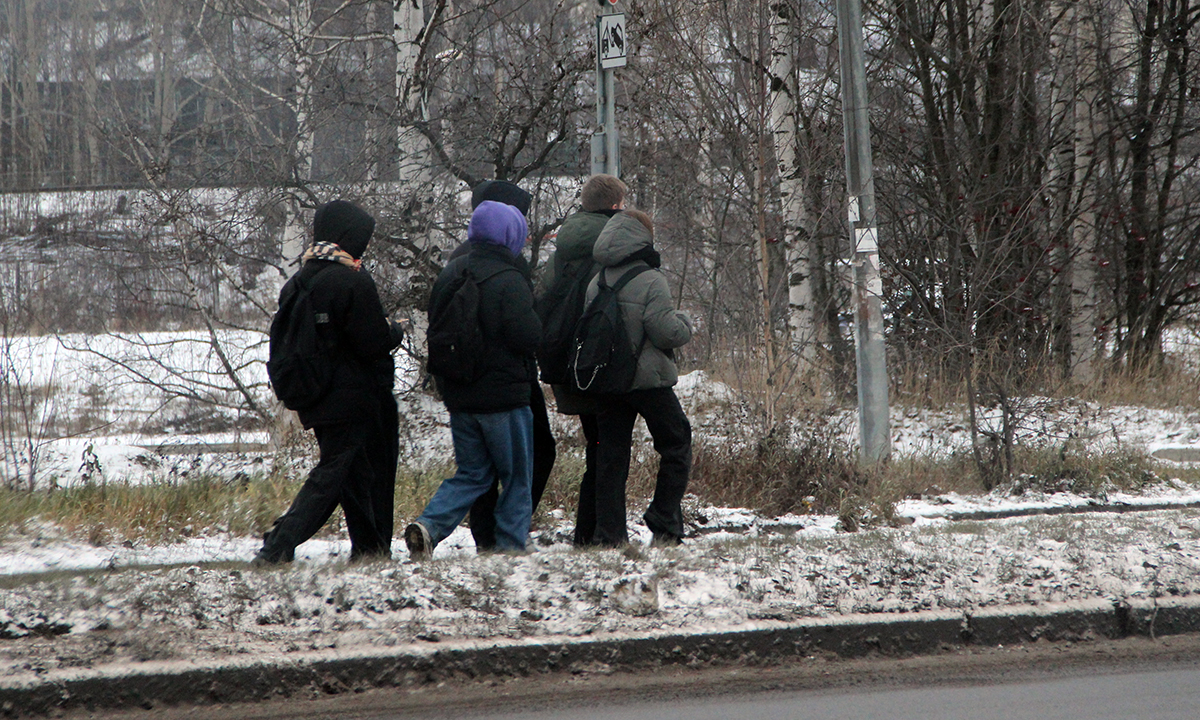 В городе Карелии подростки держат в страхе детей